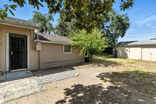 a view of a house with a tree