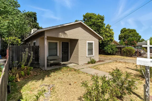a view of a house with yard and sitting area