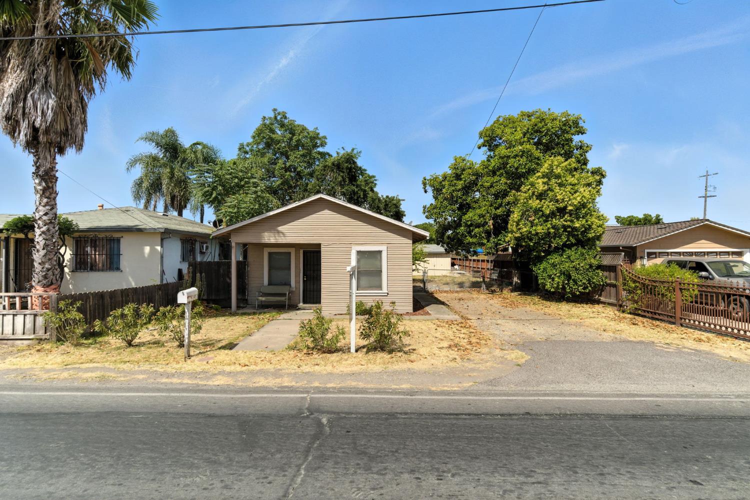 1825 North Filbert Street Stockton, CA 95205 - Photo 4 of 26