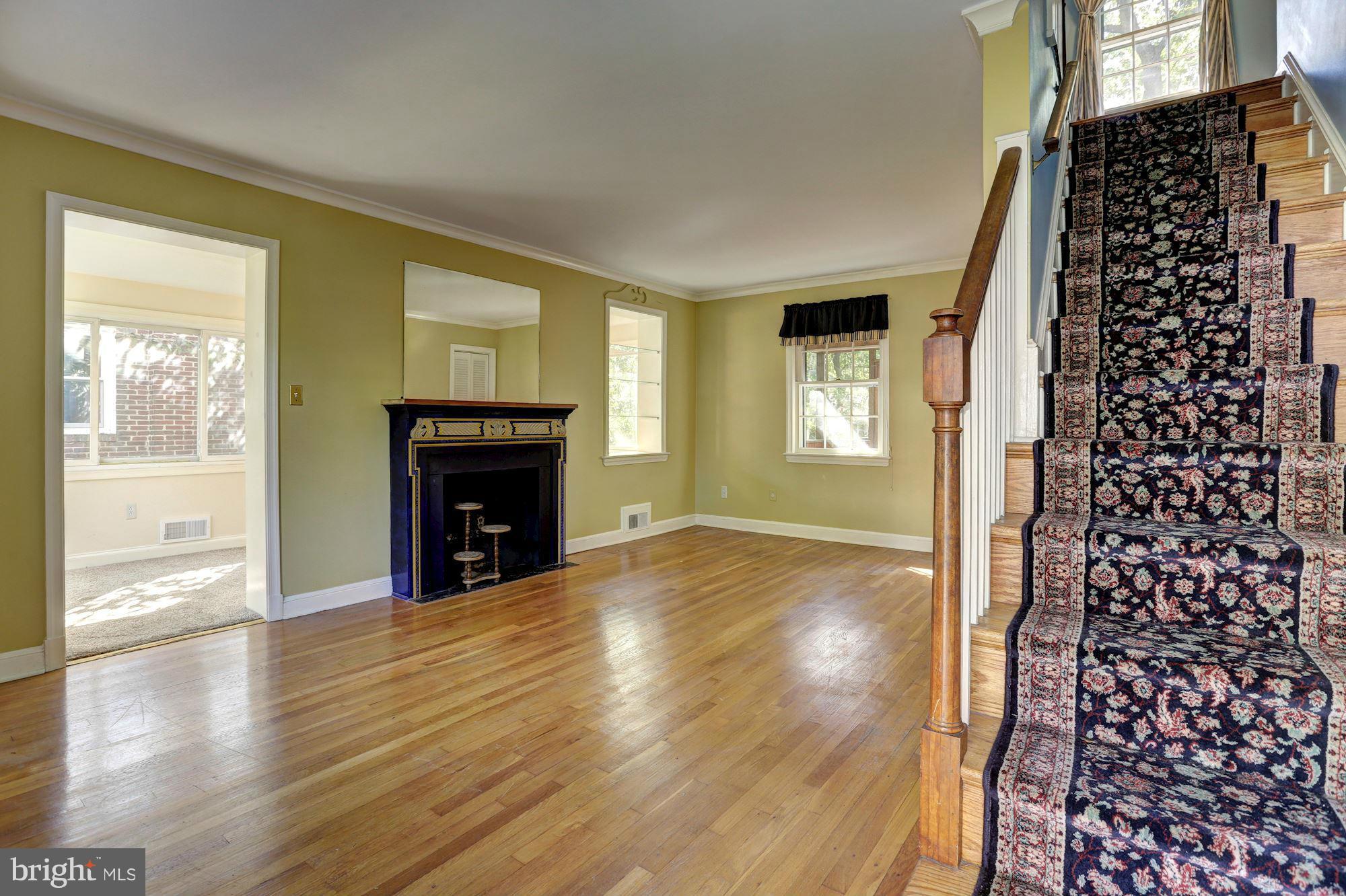 9222 Glenville Road Silver Spring, MD 20901 - Photo 3 of 30 Living Room