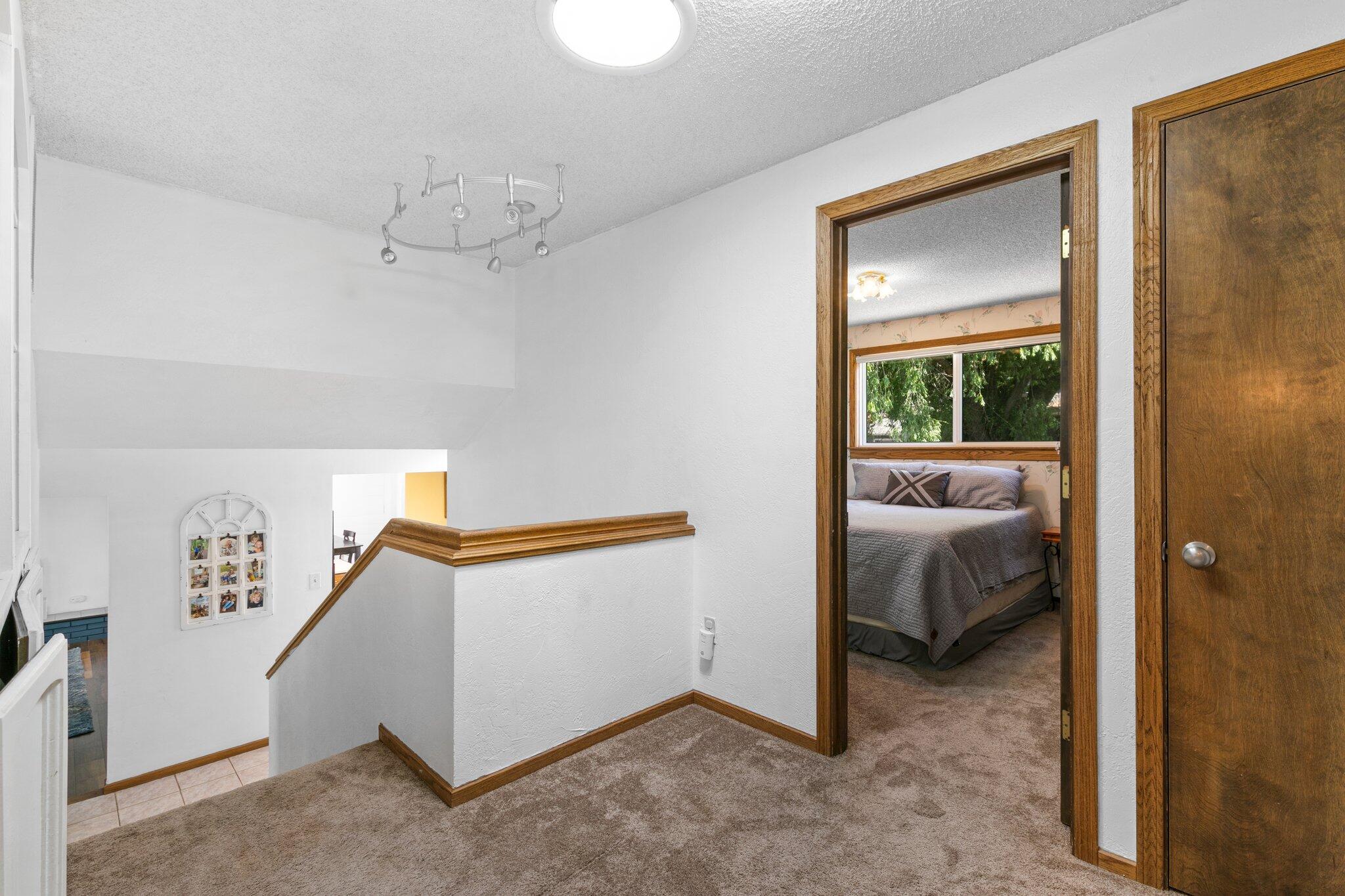 1534 Ridge Way Medford, OR 97504 - Photo 14 of 31 14
