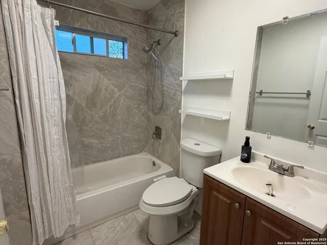 $1,200 | 324 South San Eduardo Avenue, Unit 1, San Antonio, TX 78237