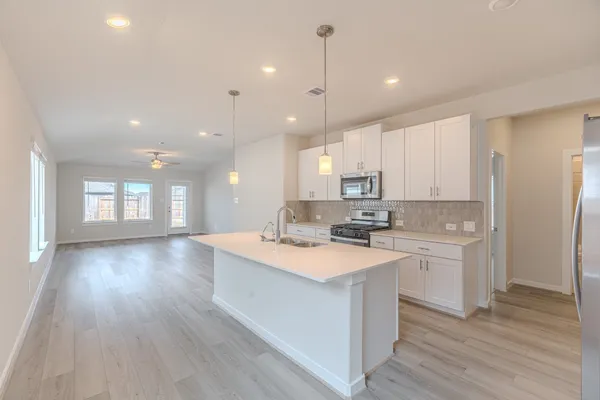 $2,000 | 16977 Juniper Blossom Bend, Conroe, TX 77302