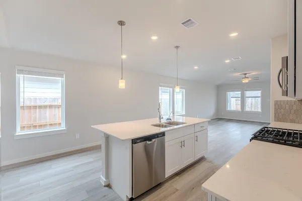 $2,000 | 16977 Juniper Blossom Bend, Conroe, TX 77302