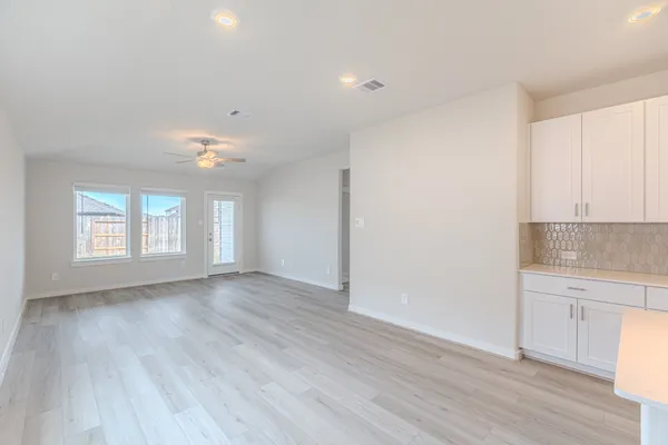 $2,000 | 16977 Juniper Blossom Bend, Conroe, TX 77302