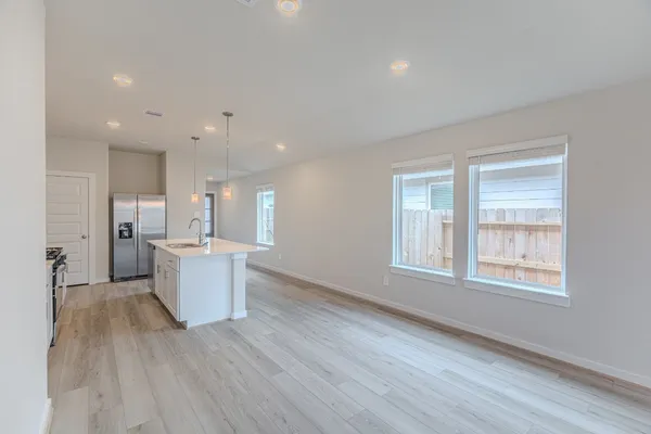 $2,000 | 16977 Juniper Blossom Bend, Conroe, TX 77302