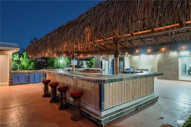 $1,975,000 | 120 Chartan Avenue, Las Vegas, NV 89183