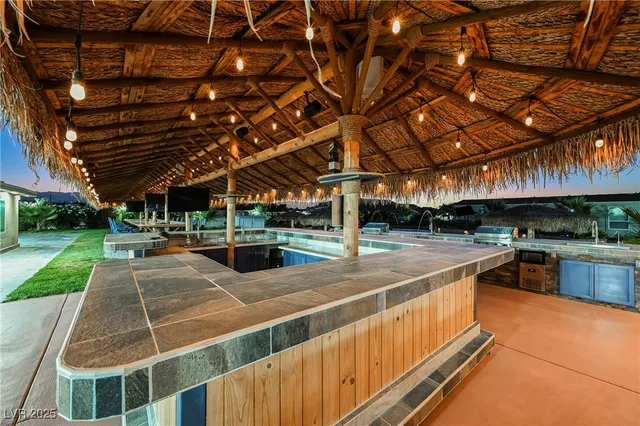 $1,975,000 | 120 Chartan Avenue, Las Vegas, NV 89183