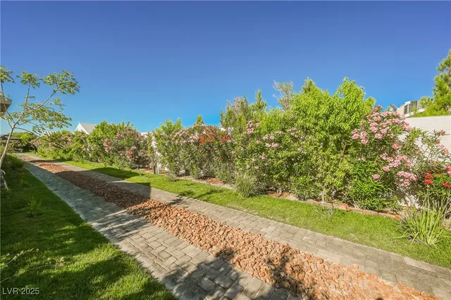 $1,975,000 | 120 Chartan Avenue, Las Vegas, NV 89183
