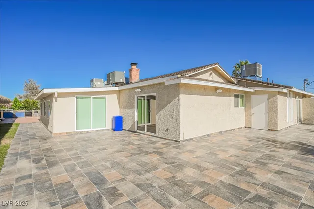 $1,975,000 | 120 Chartan Avenue, Las Vegas, NV 89183