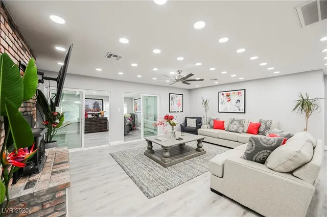 $1,975,000 | 120 Chartan Avenue, Las Vegas, NV 89183