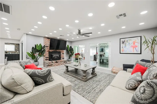 $1,975,000 | 120 Chartan Avenue, Las Vegas, NV 89183