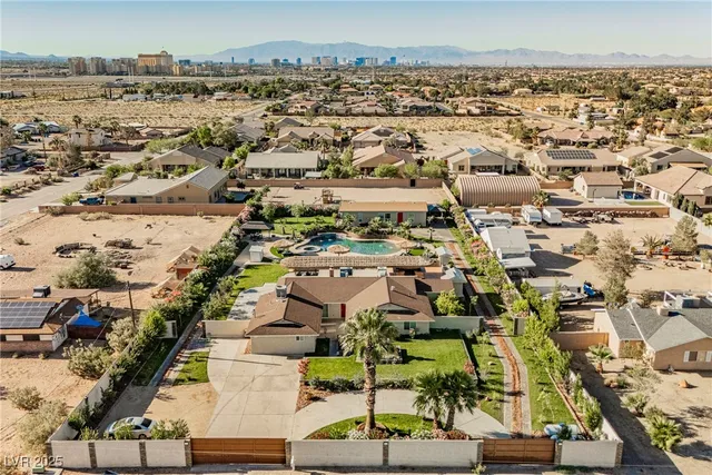 $1,975,000 | 120 Chartan Avenue, Las Vegas, NV 89183