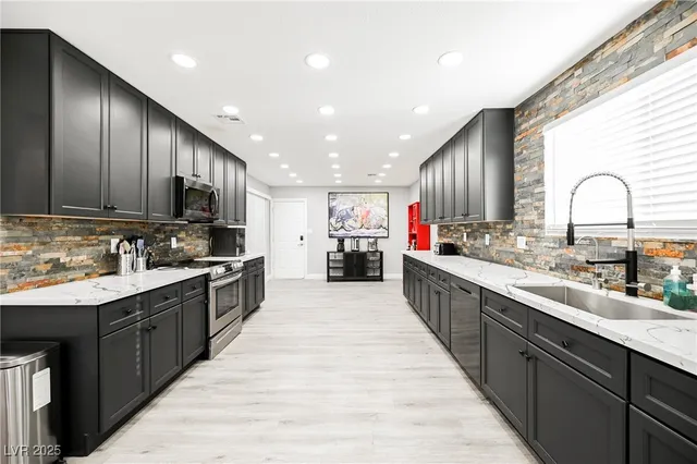 $1,975,000 | 120 Chartan Avenue, Las Vegas, NV 89183