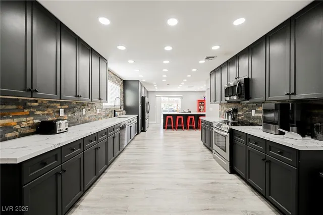 $1,975,000 | 120 Chartan Avenue, Las Vegas, NV 89183