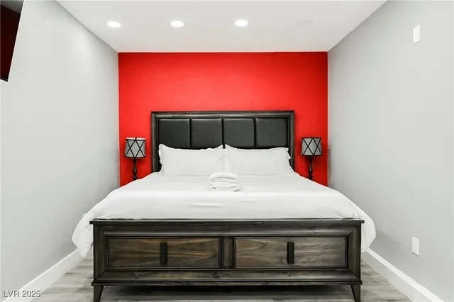 $1,975,000 | 120 Chartan Avenue, Las Vegas, NV 89183