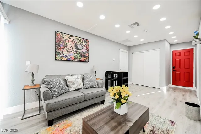 $1,975,000 | 120 Chartan Avenue, Las Vegas, NV 89183