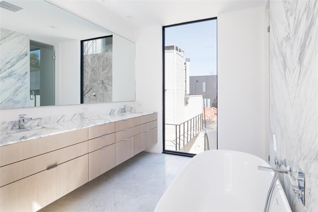 3515 Edgewater Street Dallas, TX 75205 - Photo 20 of 40 a spacious bathroom with a bathtub sink and mirror