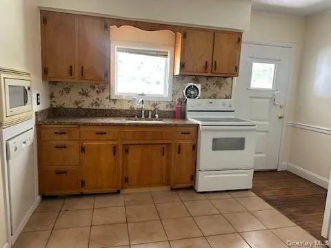 $2,095 | 36 Oakland Avenue, Unit 1, Warwick, NY 10990