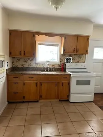 $2,095 | 36 Oakland Avenue, Unit 1, Warwick, NY 10990