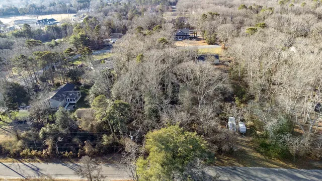 a view of a houses with yard