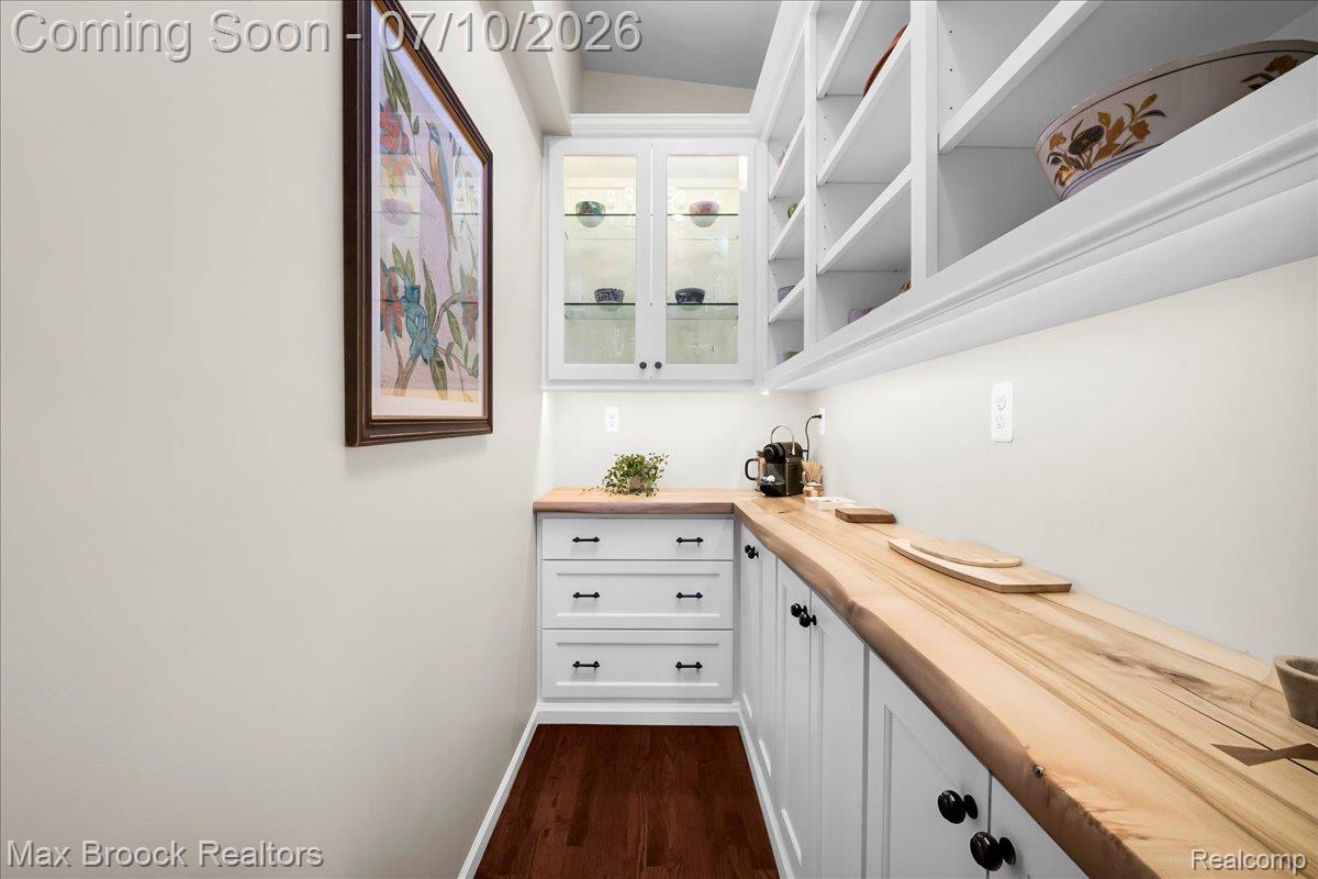 1647 Yorkshire Road Birmingham, MI 48009 - Photo 12 of 33 11-1647 Yorkshire Rd_10.jpg