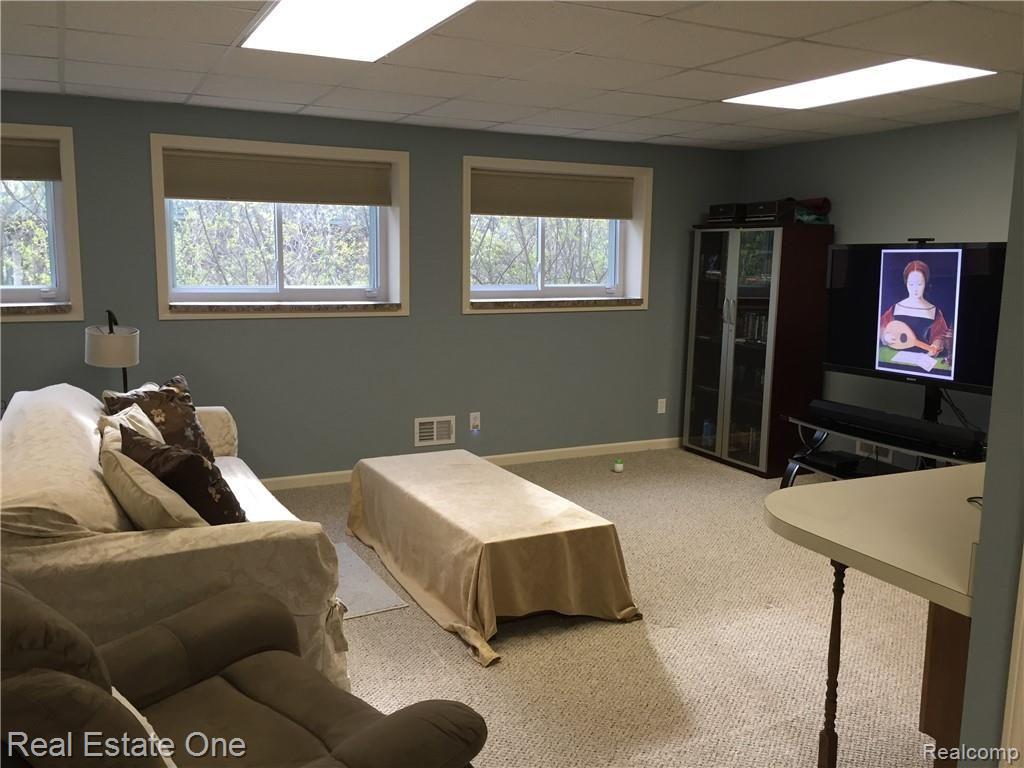 3075 Fairgrove Terrace Rochester, MI 48309 - Photo 11 of 21