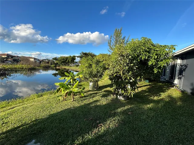 $429,000 | 4905 Northwest 49th Road, Tamarac, FL 33319
