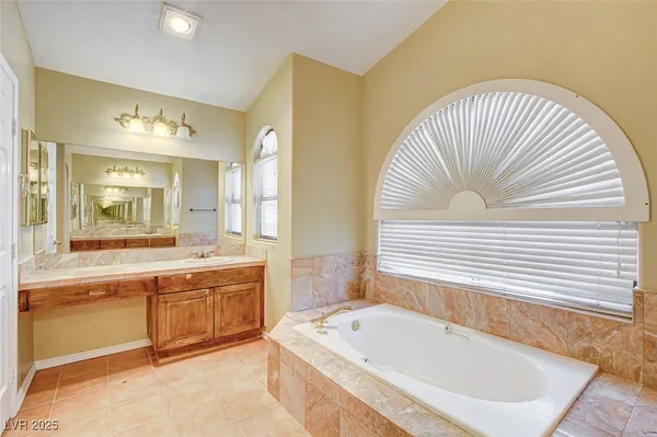 $3,350 | 8344 Snowmass Drive, Las Vegas, NV 89128