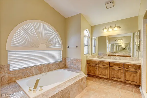 $3,350 | 8344 Snowmass Drive, Las Vegas, NV 89128