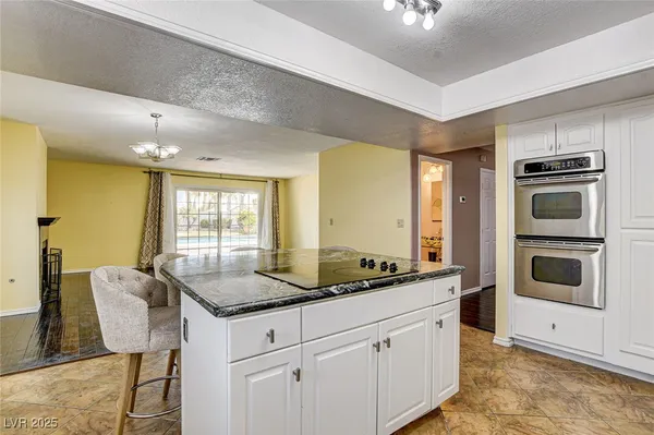$3,350 | 8344 Snowmass Drive, Las Vegas, NV 89128
