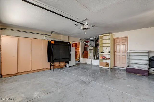 $3,350 | 8344 Snowmass Drive, Las Vegas, NV 89128