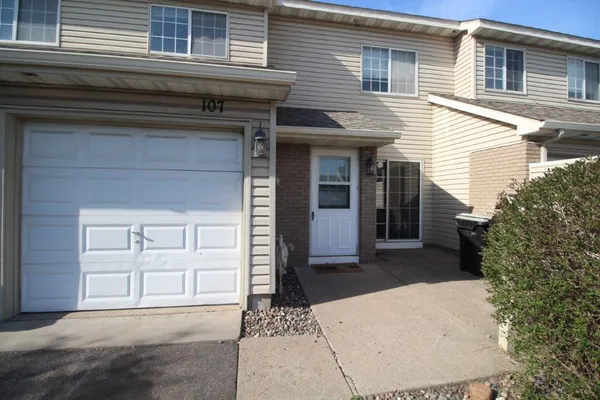 $1,750 | 13230 Meadowood Trail, Unit 107NW, Coon Rapids, MN 55448