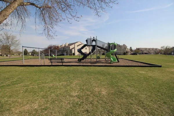 $1,750 | 13230 Meadowood Trail, Unit 107NW, Coon Rapids, MN 55448