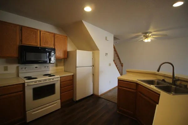 $1,750 | 13230 Meadowood Trail, Unit 107NW, Coon Rapids, MN 55448