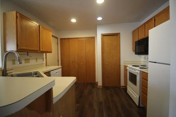 $1,750 | 13230 Meadowood Trail, Unit 107NW, Coon Rapids, MN 55448