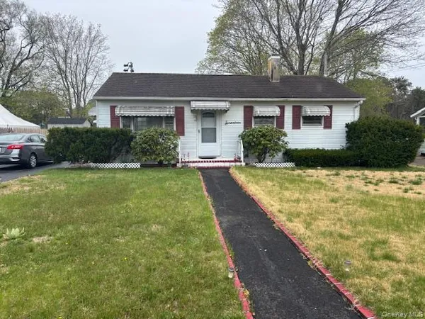 $399,990 | 17 Brown Street, Riverhead, NY 11901