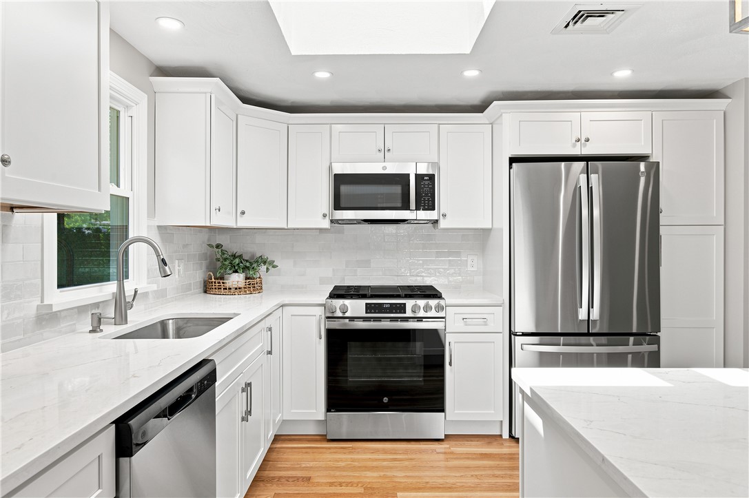 132 Grand View Road East Greenwich, RI 02818 - Photo 11 of 29 Gallery Image 11