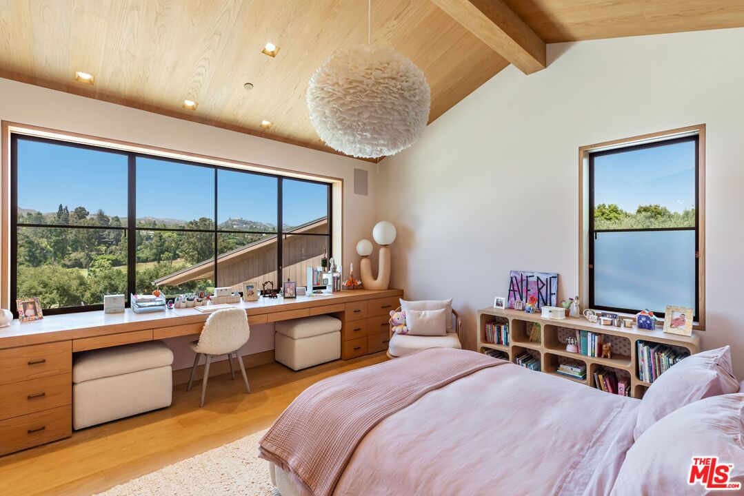 859 Woodacres Road Santa Monica, CA 90402 - Photo 27 of 54 a bed room with a bed and a table