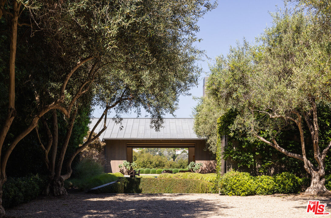 859 Woodacres Road Santa Monica, CA 90402 - Photo 7 of 54 a front view of a house with garden