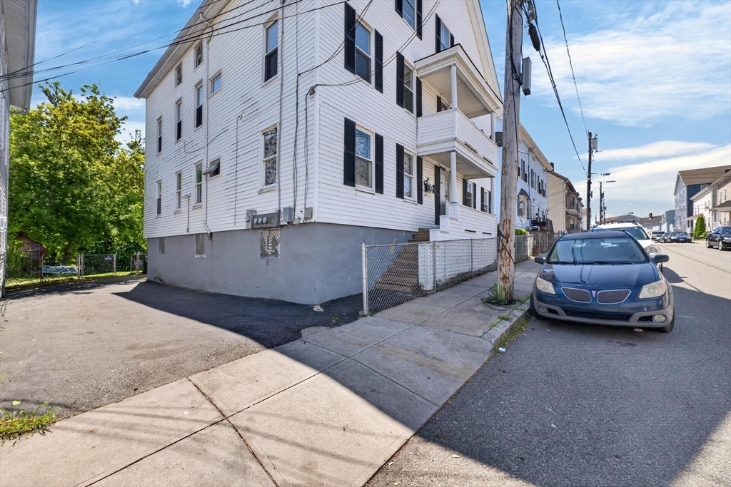 96 John Street Fall River, MA 02721 - Photo 11 of 40