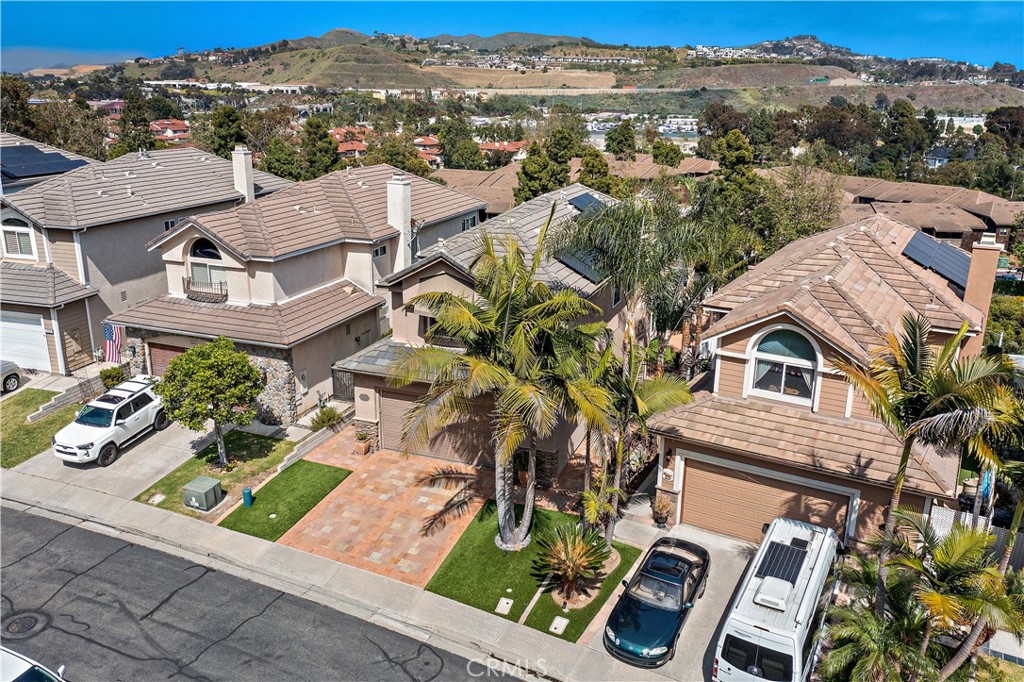 33852 Bridgehampton Drive Dana Point, CA 92629 - Photo 44 of 51 an aerial view of multiple houses with a yard