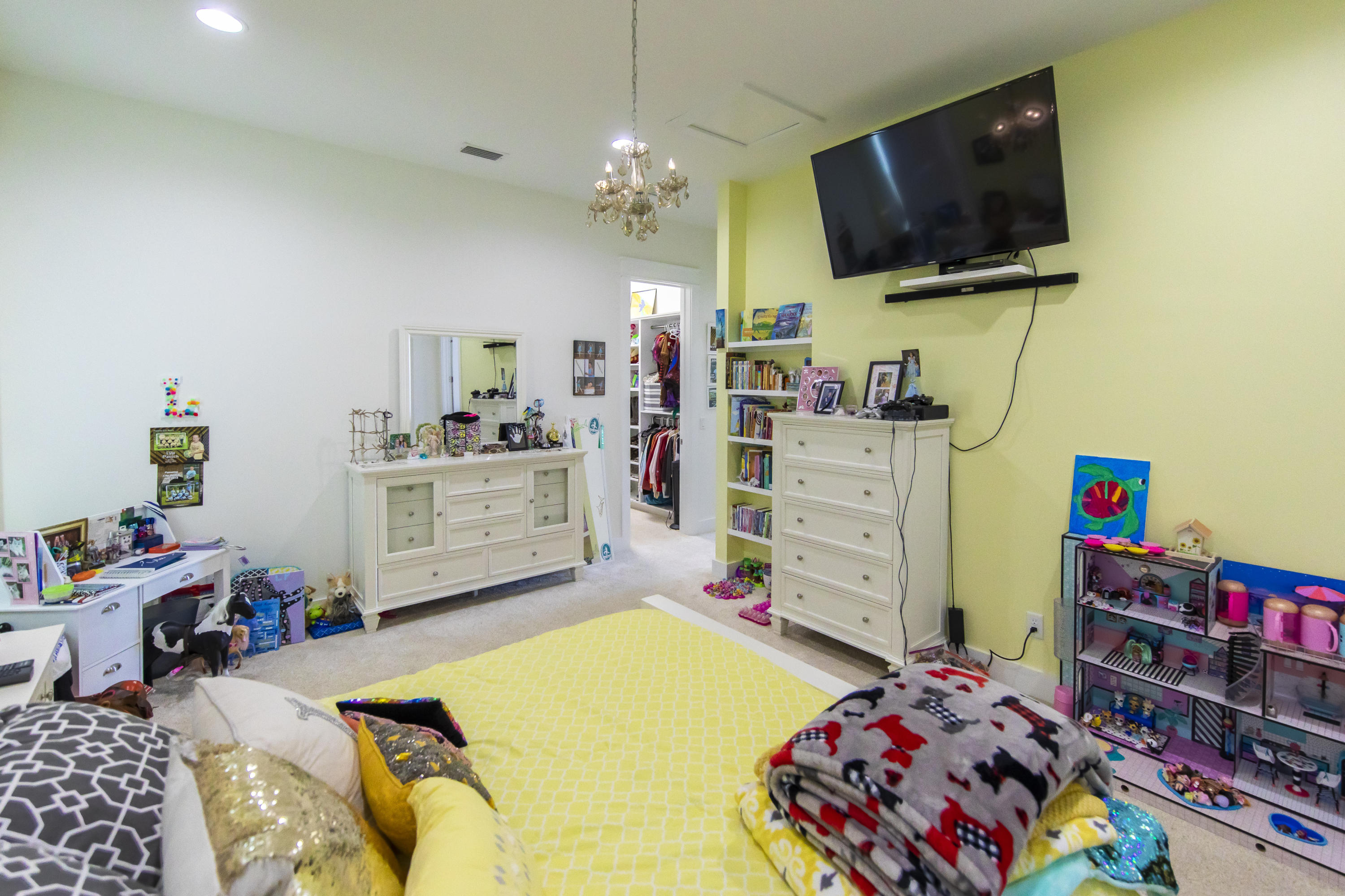 21222 Front Beach Road Panama City Beach, FL 32413 - Photo 39 of 60 a bedroom with a bed a flat screen tv and a baby bed