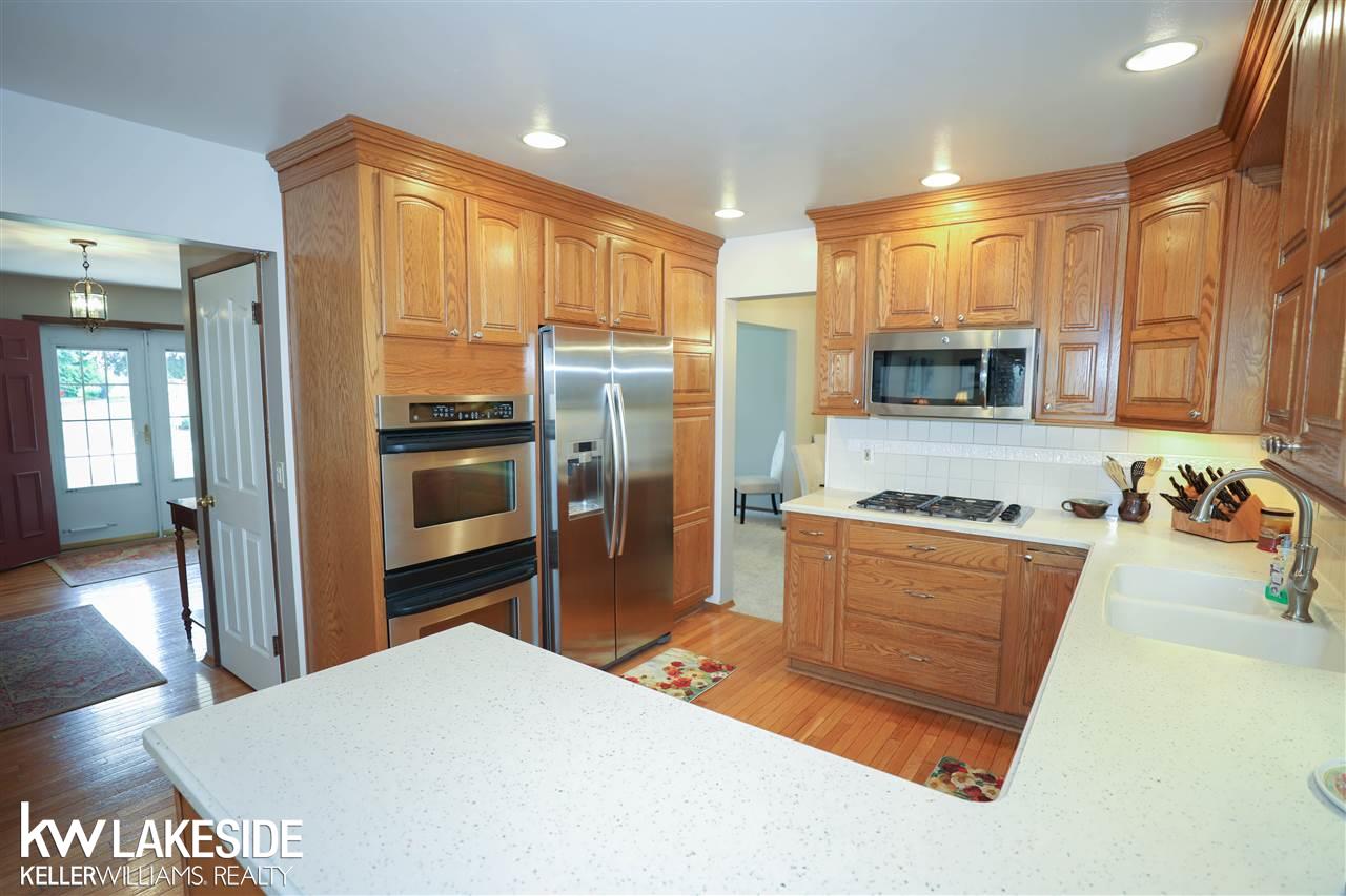 430 Sunlight Drive Rochester, MI 48309 - Photo 10 of 34 31388129-9.JPG