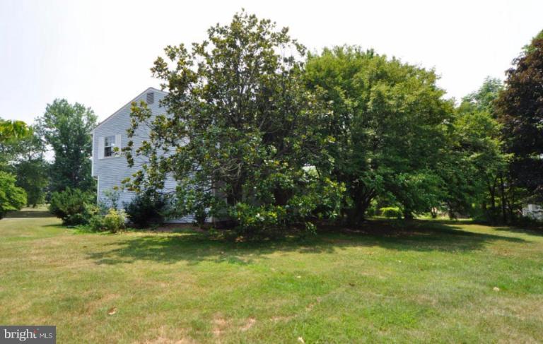 13601 Floris Street Herndon, VA 20171 - Photo 15 of 20 a view of a yard