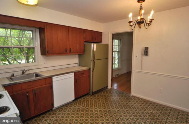 13601 Floris Street Herndon, VA 20171 - Photo 6 of 20 a kitchen with stainless steel appliances a refrigerator and a sink