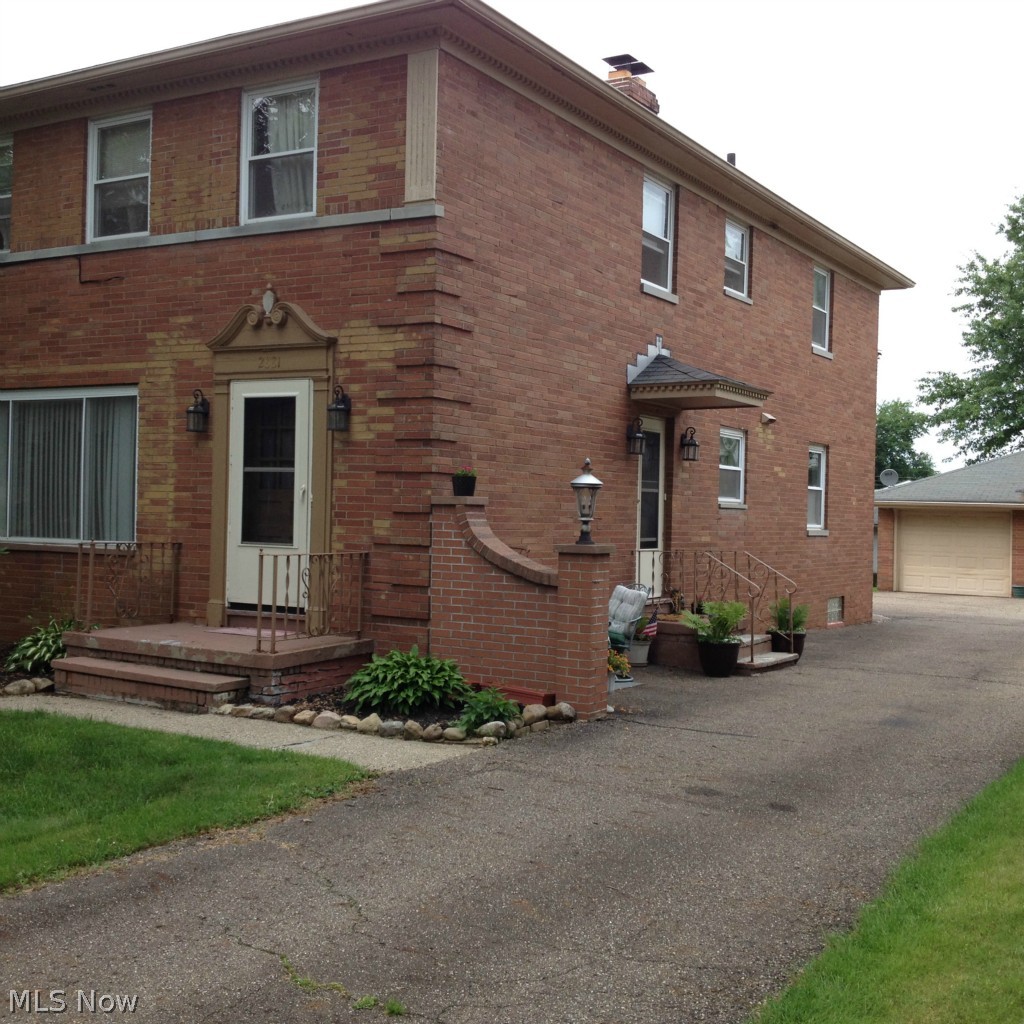 2881 Chamberlain Road Akron, OH 44333 - Photo 3 of 15