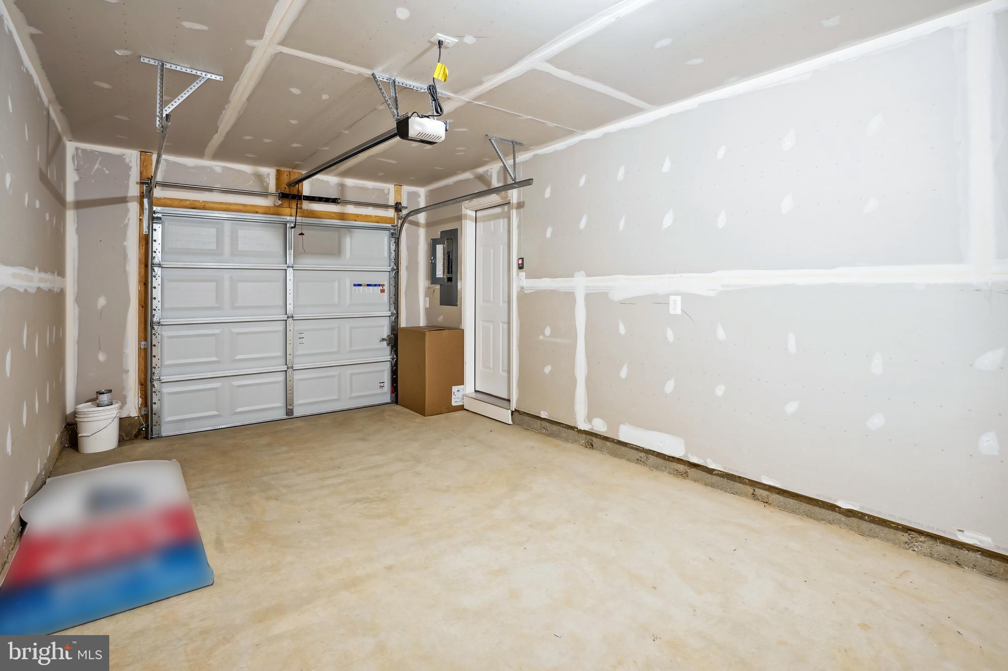 217 Southwind Drive Accokeek, MD 20607 - Photo 4 of 30 Garage
