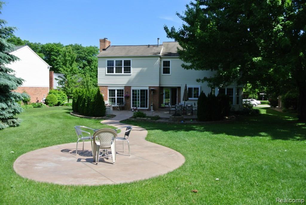 1250 Thames Drive Rochester Hills, MI 48307 - Photo 2 of 15