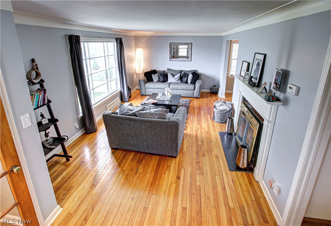 4022 Stilmore Road Cleveland, OH 44121 - Photo 3 of 35